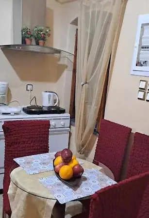 Panos Renos Studio, A Cozy By The Beach! בית נופש