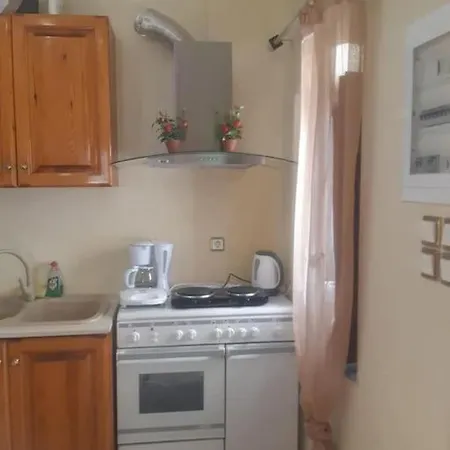 בית נופש Panos Renos Studio, A Cozy By The Beach! Myrties